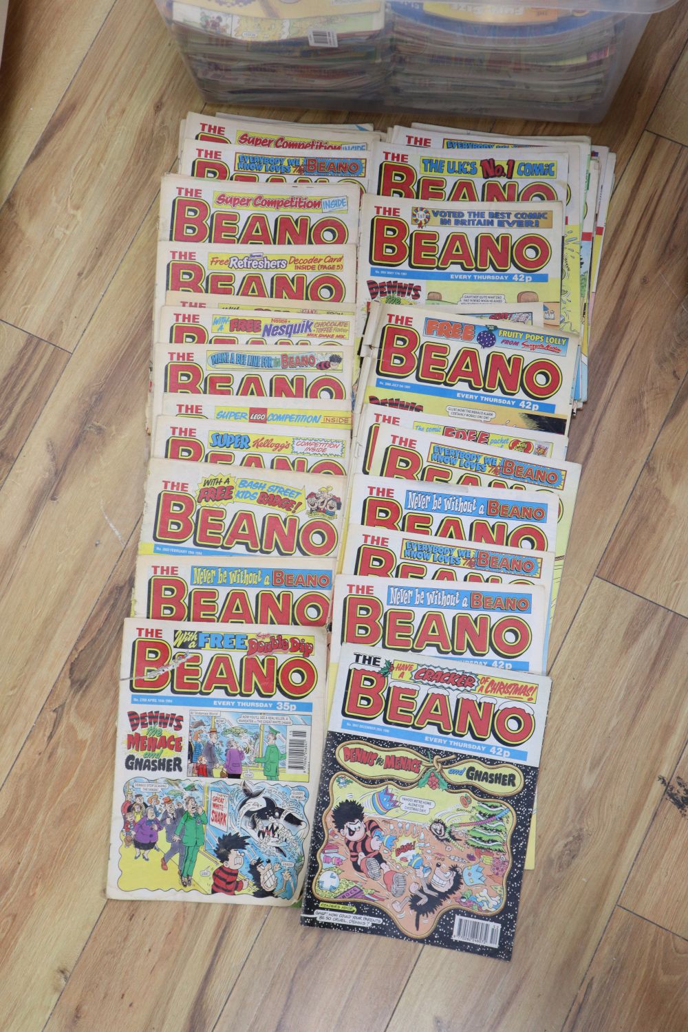 A quantity of Beano comics